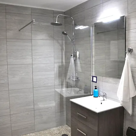 One Bedroom With Wifi At 3 Km Away From The Beach דירה *